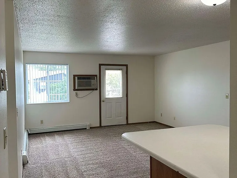 Dakota E & W Apartments — Photo 114