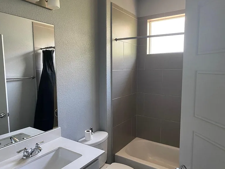 7205 Tybalt St — Photo 10