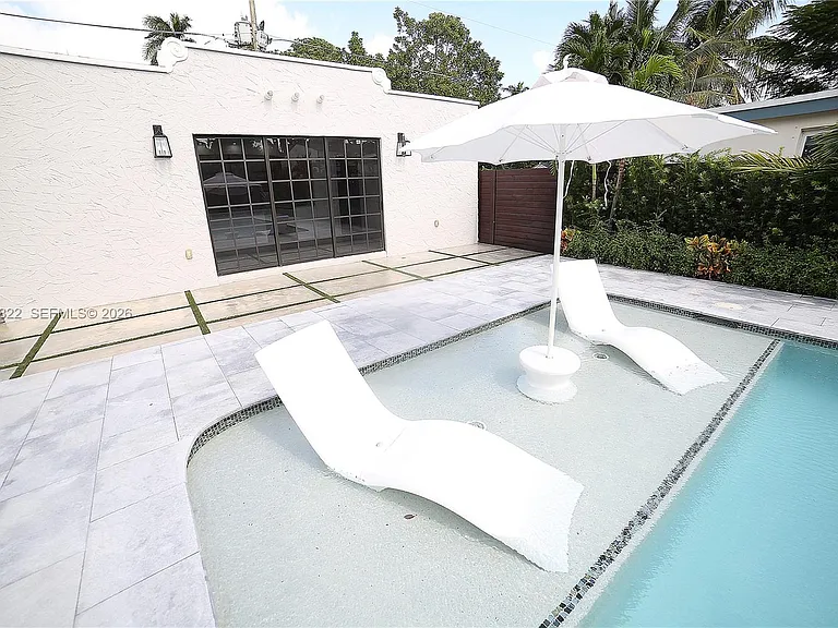1345 Hollywood Blvd — Photo 41