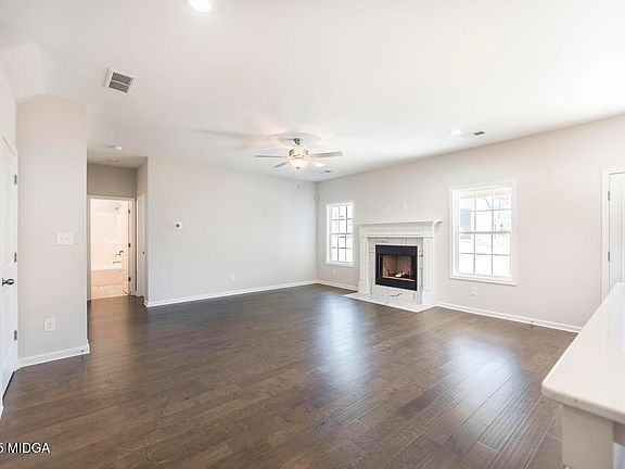 5th image of 207 Meadows Ln #182