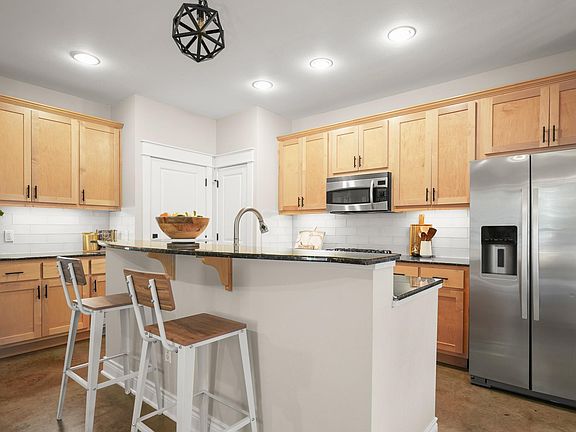 5th image of 1318 Newning Ave APT C