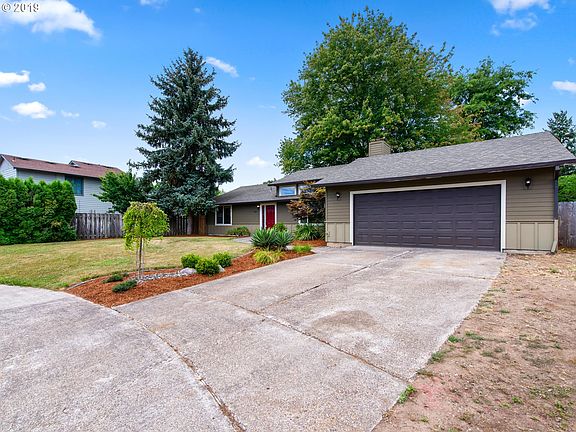 2nd image of 1245 NE Davis Ct