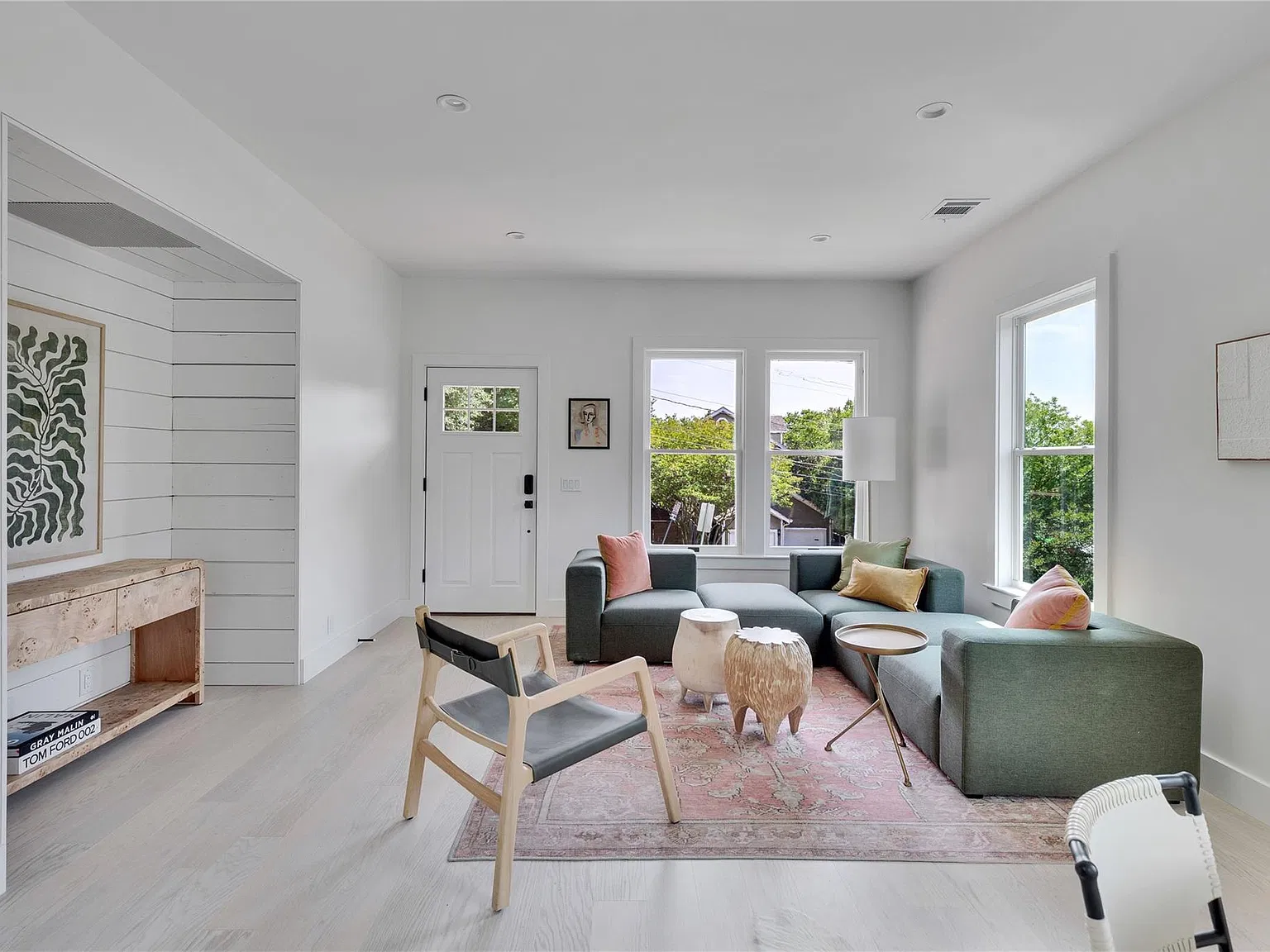 1118 W 7th St — Photo 3