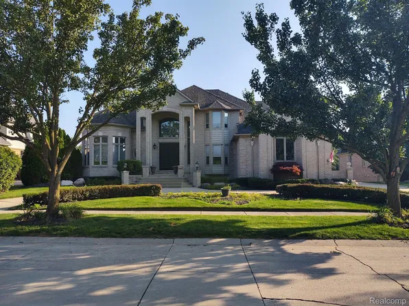 5871 Jackelyn Ct, Washington, MI 48094