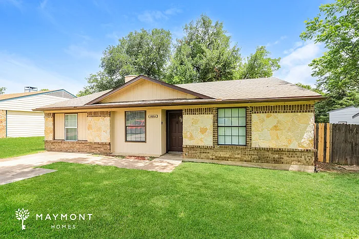 3 bed, 1.5 bath, 1589 sqft, $1,875 — Photo 3