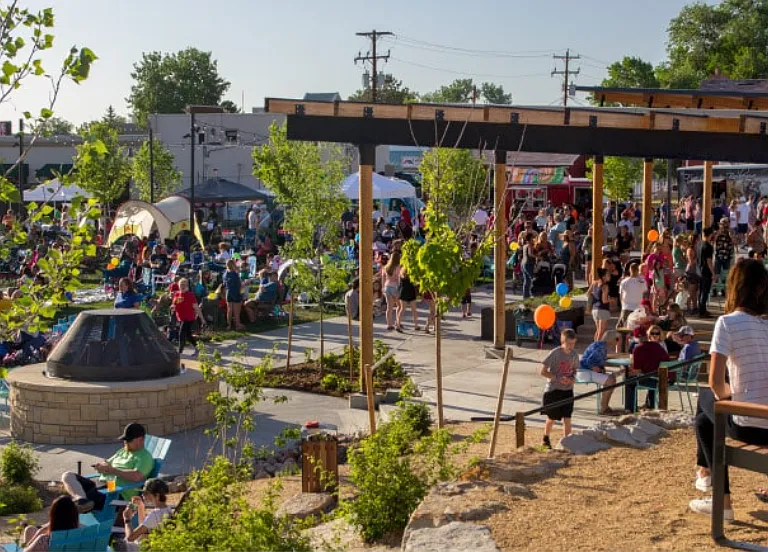 Walk to the farmer's market, Oktoberfest, First Fridays concerts, jazz in the park, art fest and the splash pad in Festival Park just 5 blocks away!