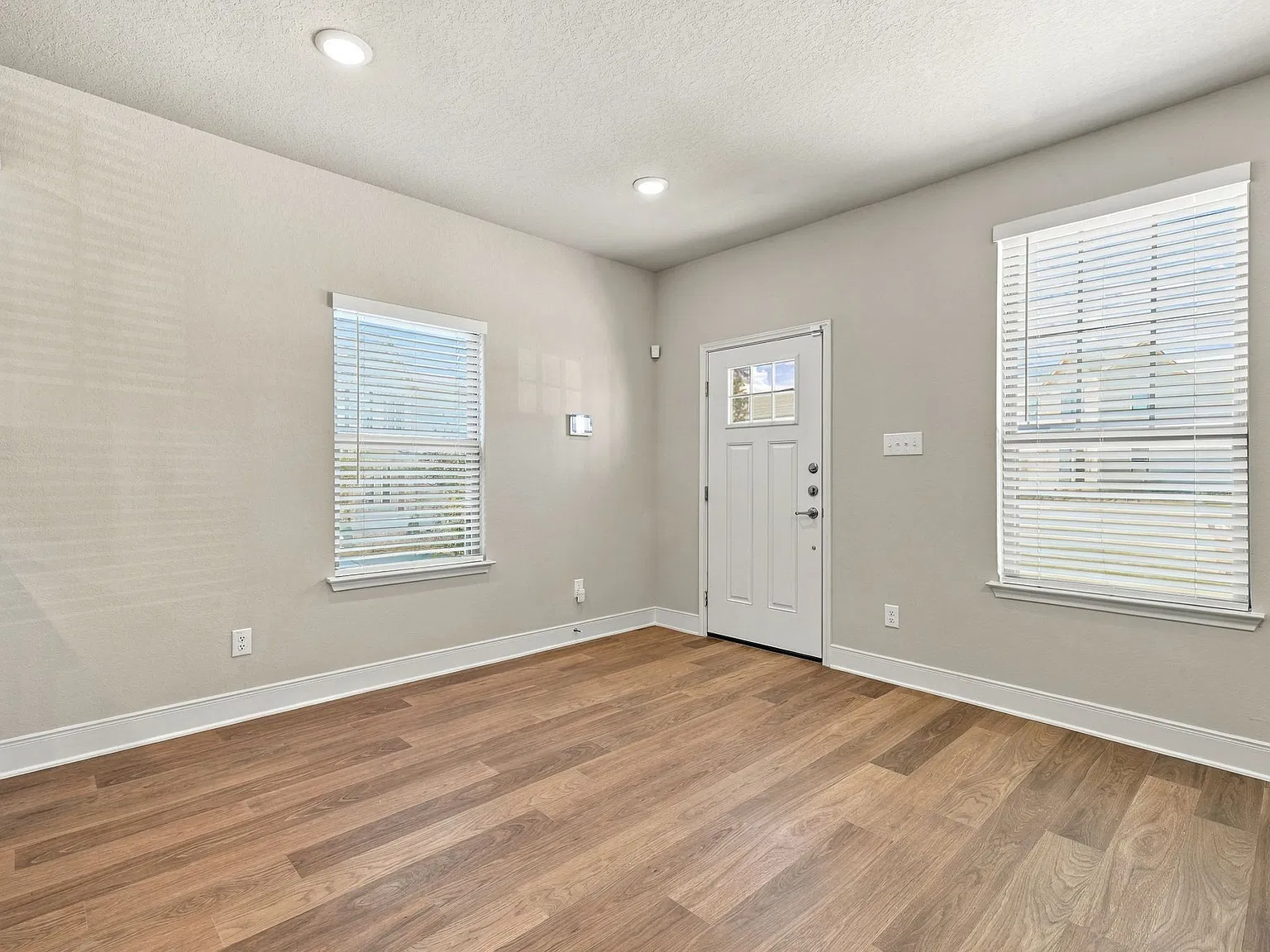 7254 Magnolia Vlg — Photo 4