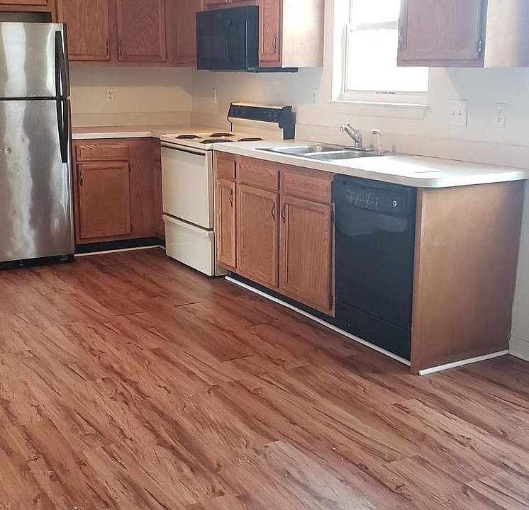 2nd image of 512 Emily Ln