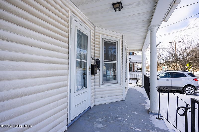 2nd image of 2338 Campbell Avenue