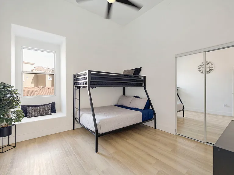 Guest bedroom with Full and Twin Bunk Bed