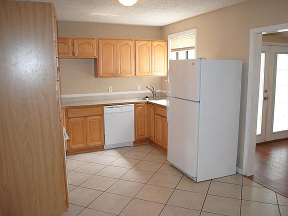 2nd image of 1201 Meadowview Dr