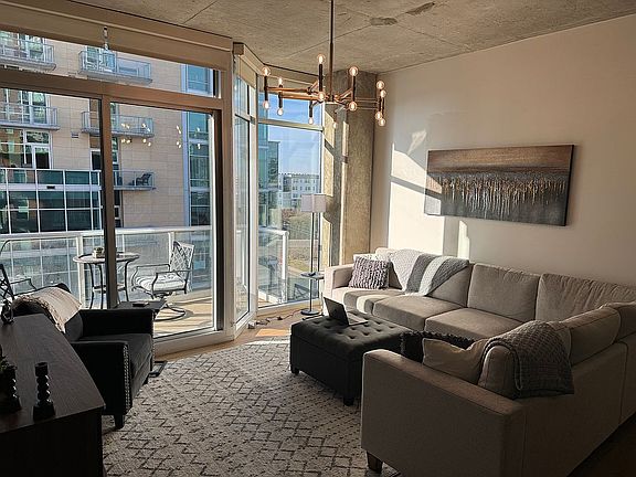 4th image of 600 12th Ave S APT 822