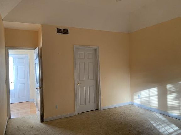 5th image of 375 E Kilbridge Dr
