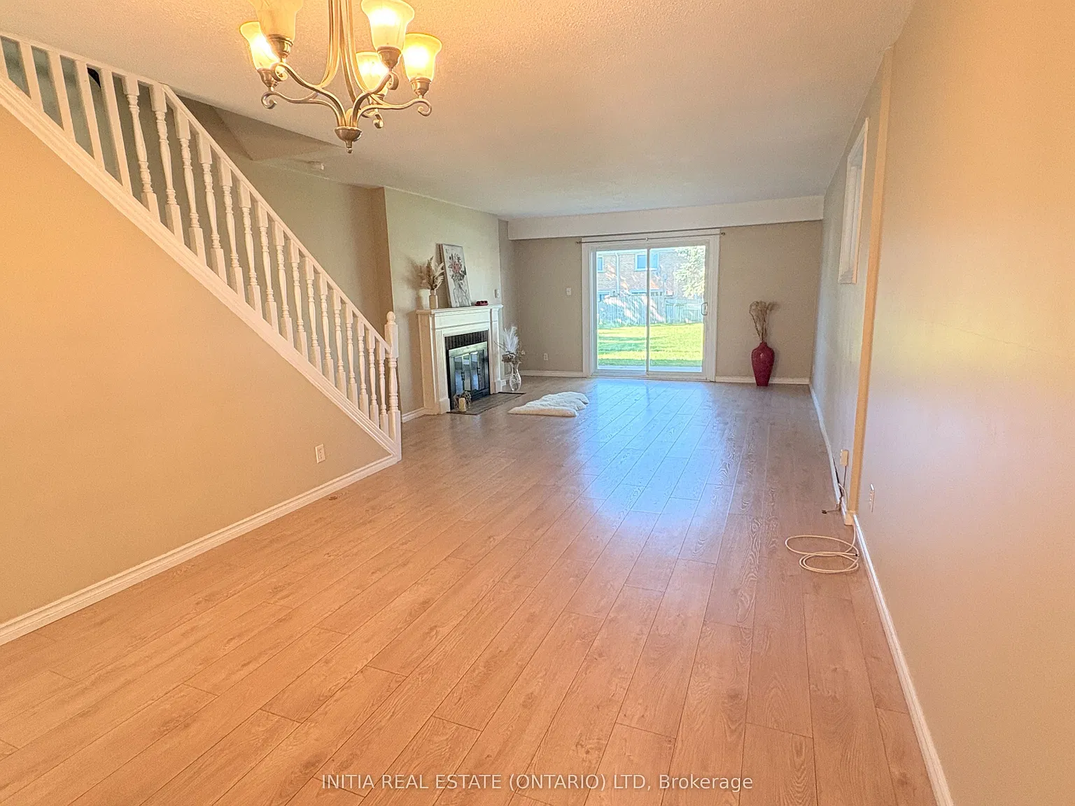 3 bed, $2,050 — Photo 2