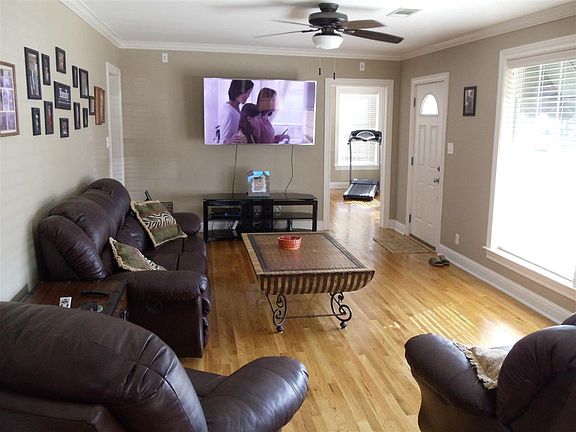2nd image of 2544 Gladys Ave