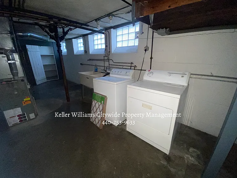 Second floor 2 bedroom 1 bath West Cleveland — Photo 3