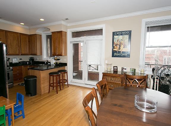 4th image of 3709 N Southport Ave APT 1