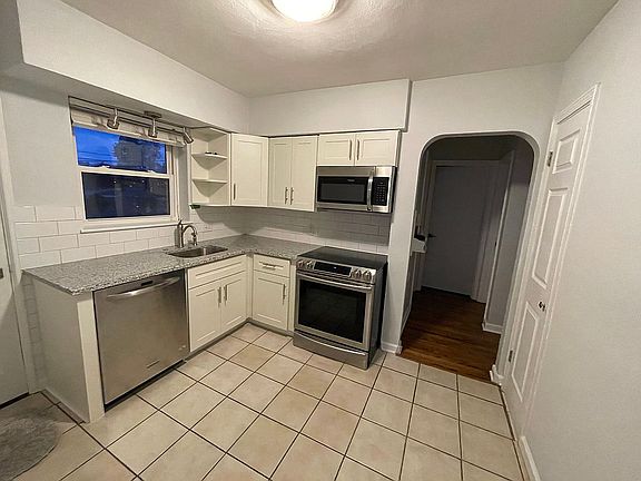 3rd image of 1206 Santa Fe Dr