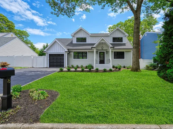 8 Massey Court, Huntington, NY 11743