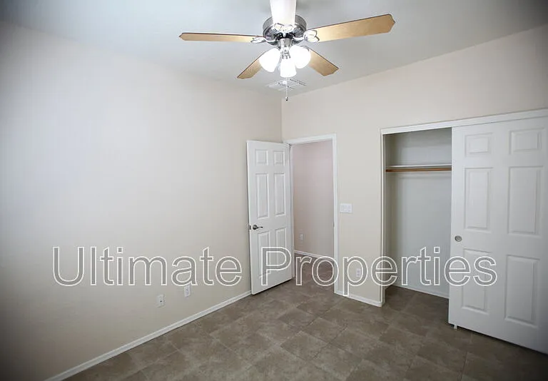 2230 W Oyer Ln — Photo 16