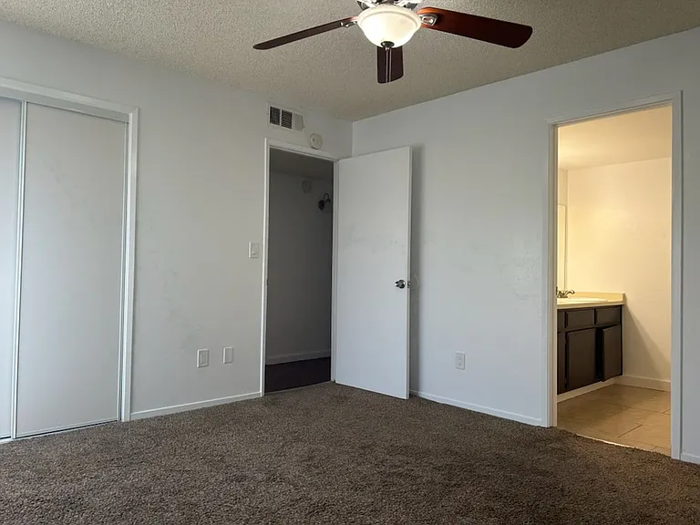 824 Capehart Ct — Photo 10
