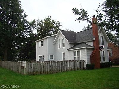 2nd image of 217 W Bridge St