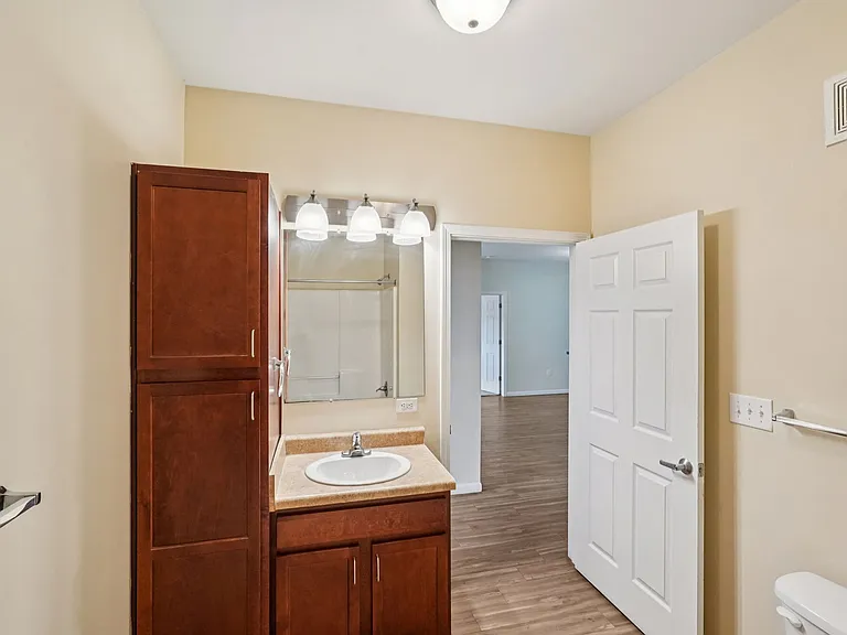 The Enclave Apartments — Photo 12