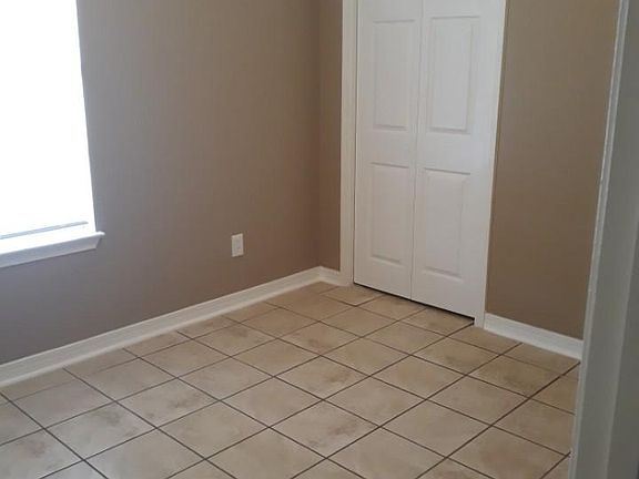 4th image of 501 W Wright St #A
