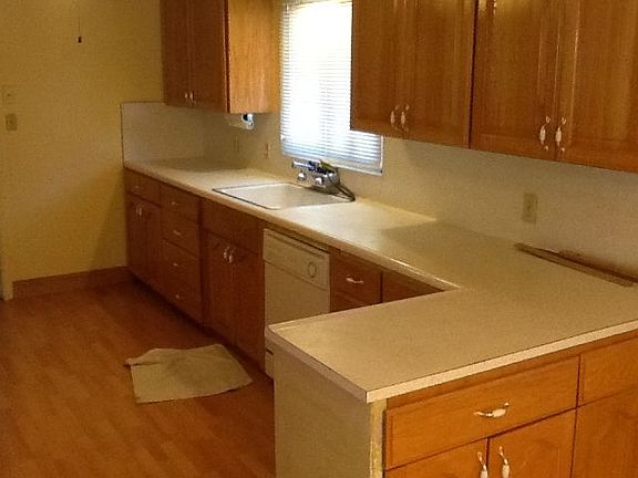 3rd image of 1131 W Mariposa Ave