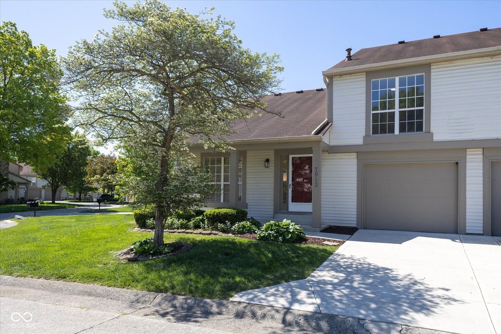 7913 Hunters Path, Indianapolis, IN