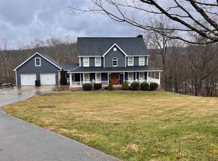 33 Olde Farm Rd, Ona, WV 25545