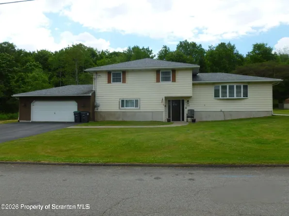 430 Delaware St, Mayfield, PA 18433