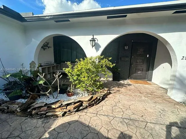 2827 McKinley St — Photo 2