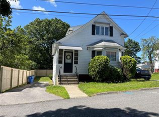 16 Winthrop St, Cranston, RI 02910