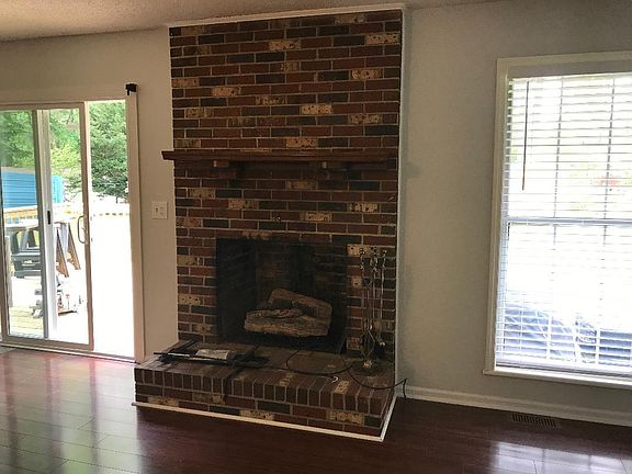 3rd image of 729 Hite St