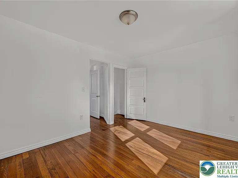 121 S 14th St — Photo 23