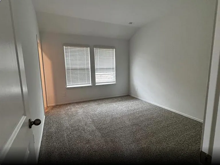 24330 Saddlestone Green Dr — Photo 15