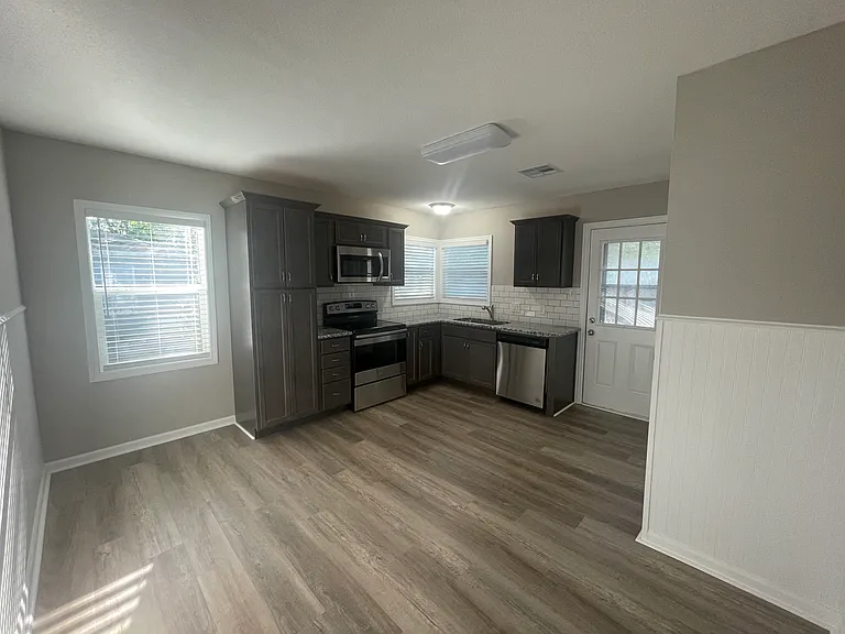 2812 Ethel Ave — Photo 10