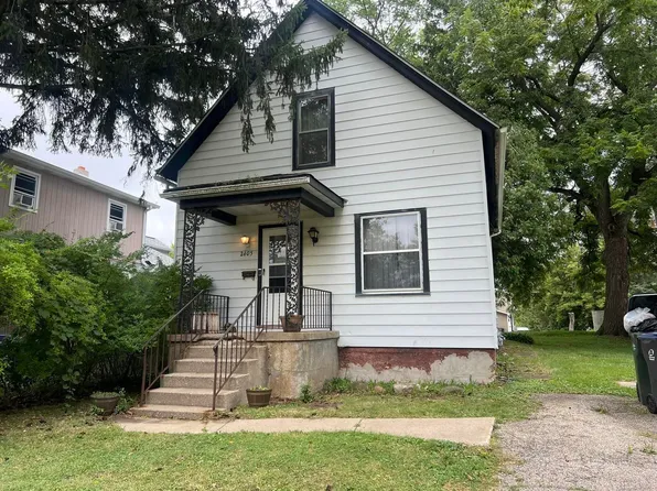 2405 Gilboa Ave, Zion, IL 60099