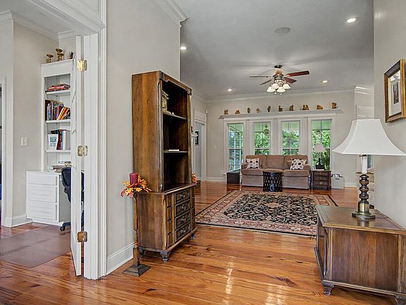 3rd image of 139 Wax Myrtle Dr