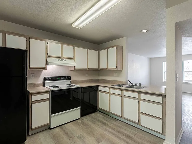 West Park Apartments — Photo 34