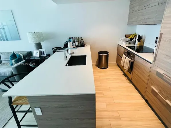 45 SW 9th St, Miami, FL