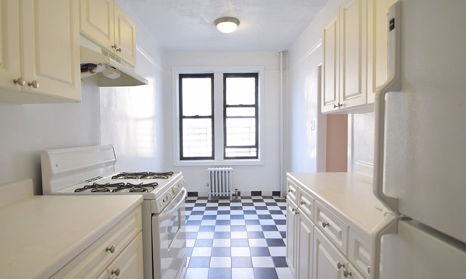 Cedar Arms - Kitchen - DTC-6F