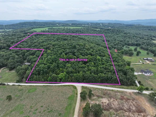 (undisclosed Address), Fayetteville, AR 72701