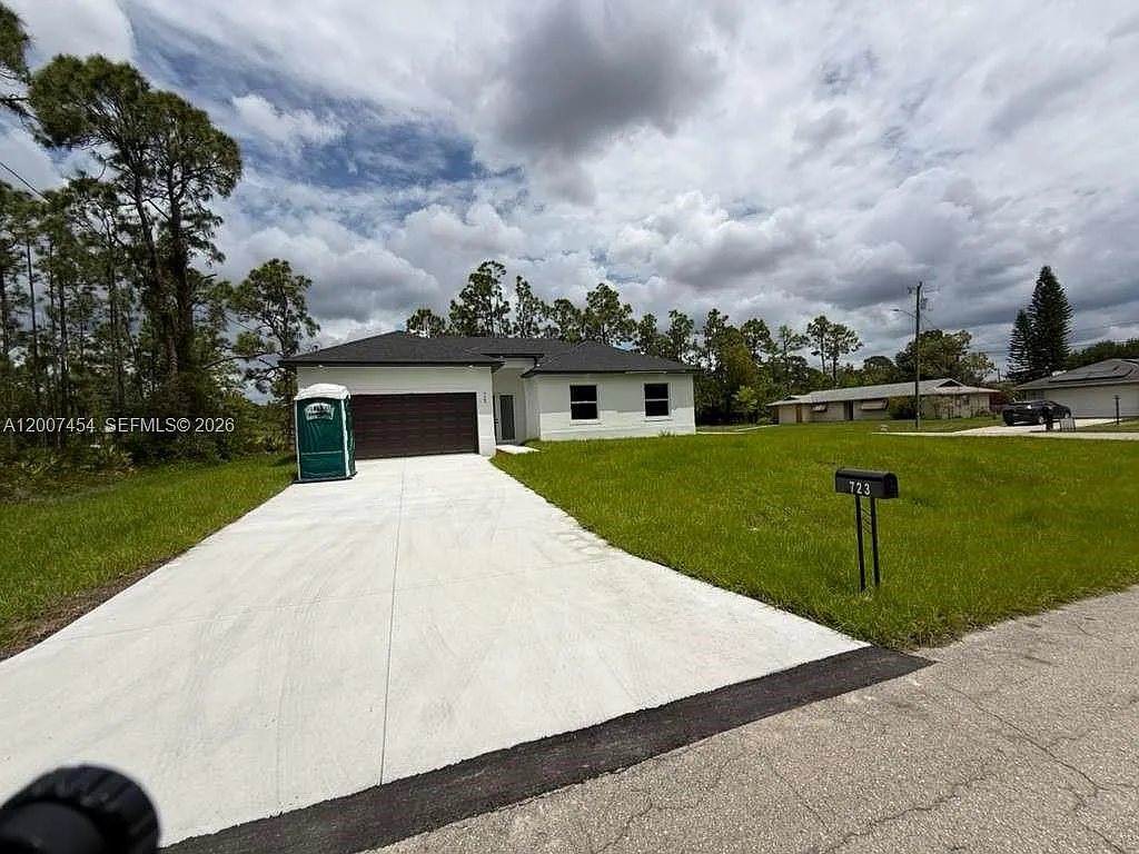 4 bed, 2.0 bath, $2,000 — Photo 3