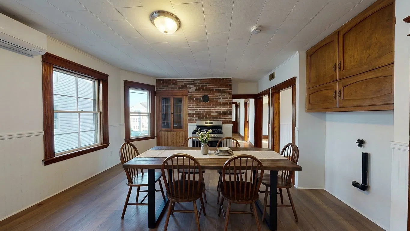 2 bed, 1200 sqft, $1,900 — Photo 1