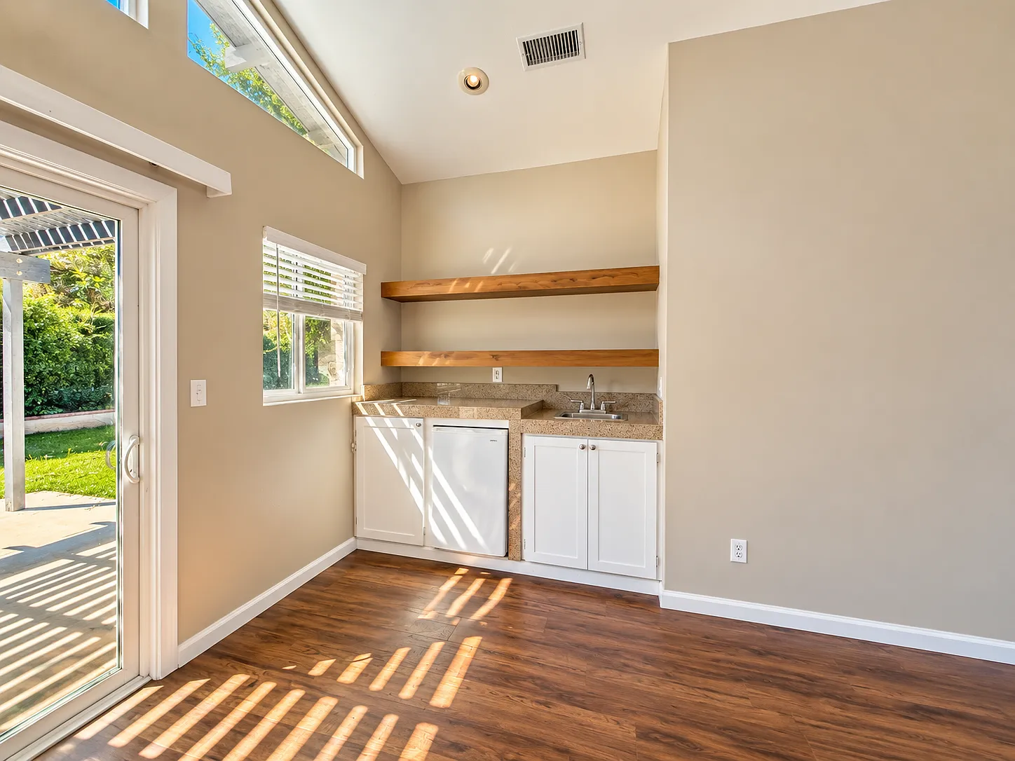 3 bed, 1700 sqft, $3,650 — Photo 3