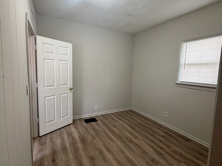 3224 Kirby Ave — Photo 10