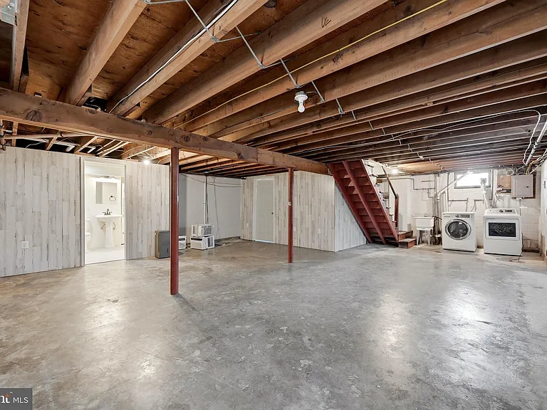 31 E Germain St — Photo 23