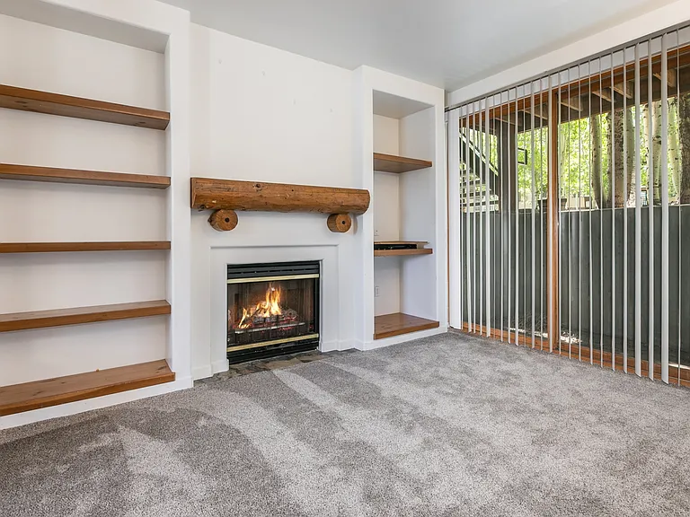 1600 Pinebrook Blvd #E1 — Photo 2
